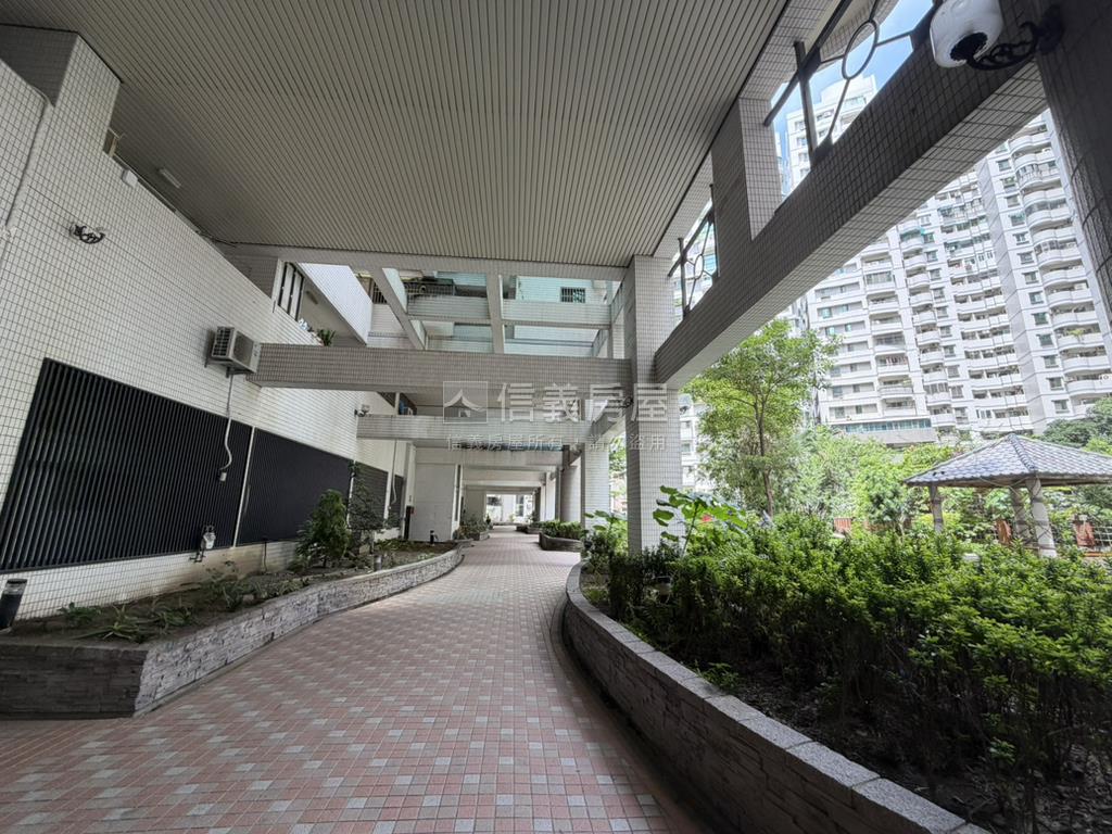 公園南路三房車位房屋室內格局與周邊環境