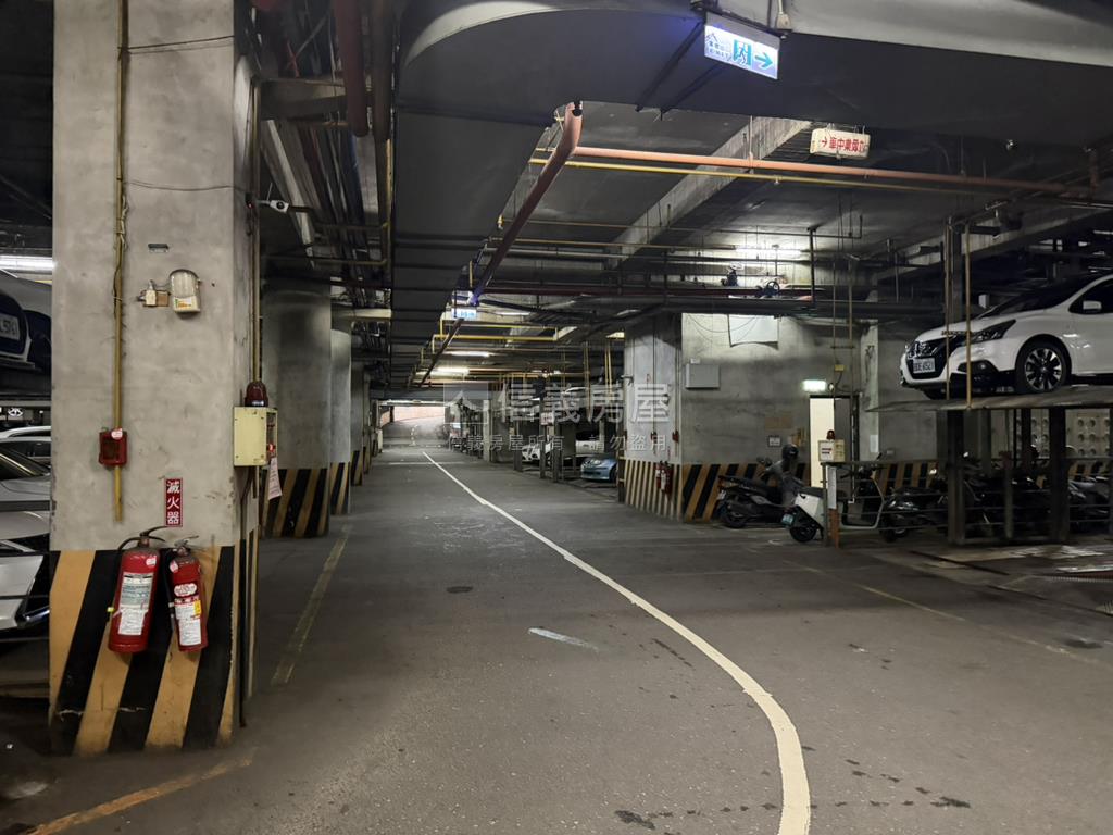 公園南路三房車位房屋室內格局與周邊環境