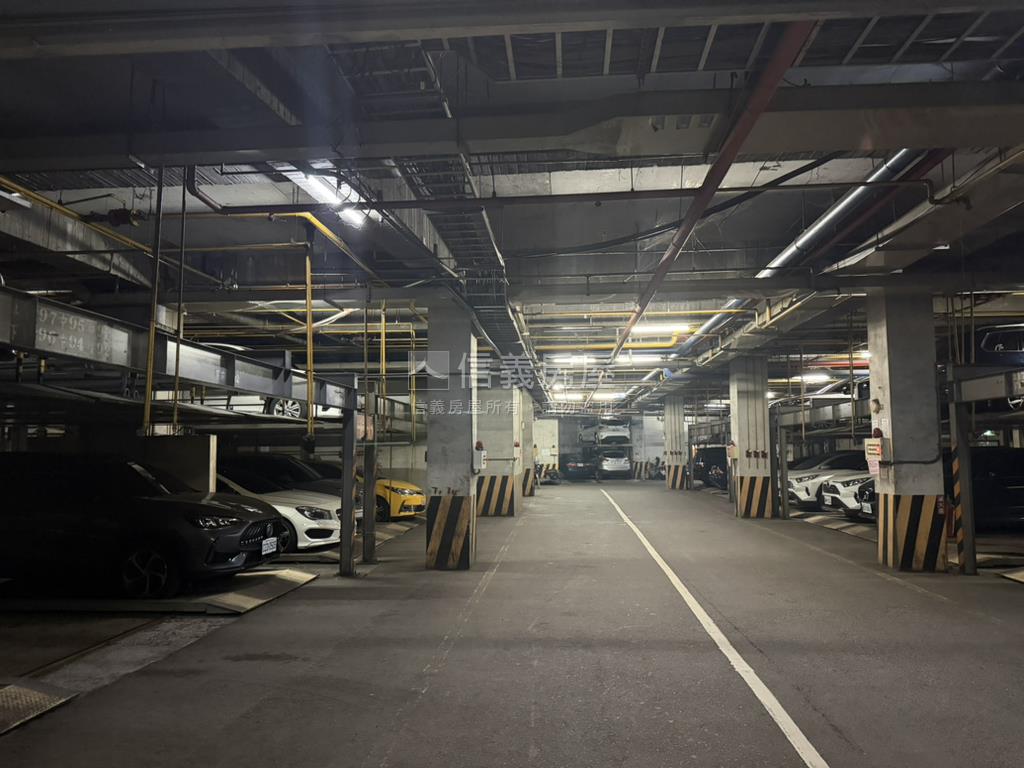 公園南路三房車位房屋室內格局與周邊環境