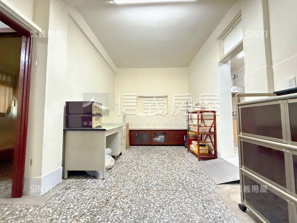 三民大面寬孝親房透天房屋室內格局與周邊環境