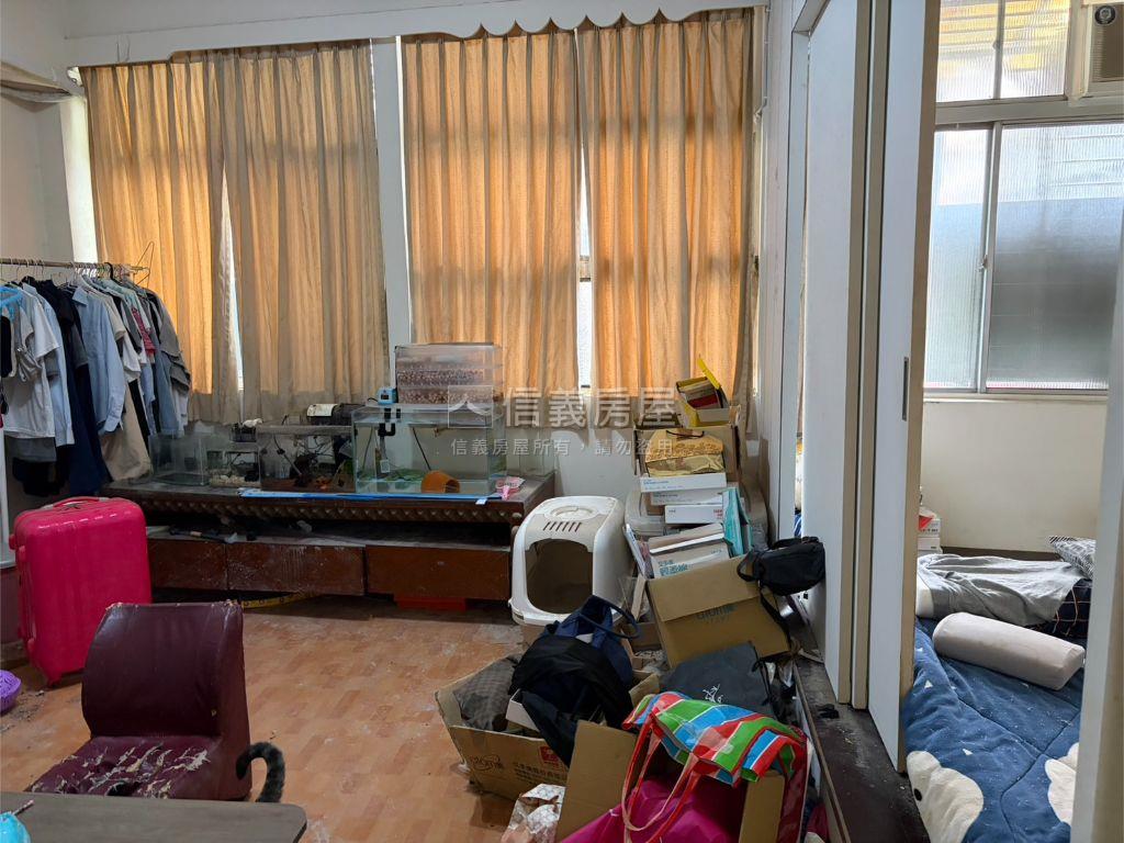 近捷運２樓公寓房屋室內格局與周邊環境