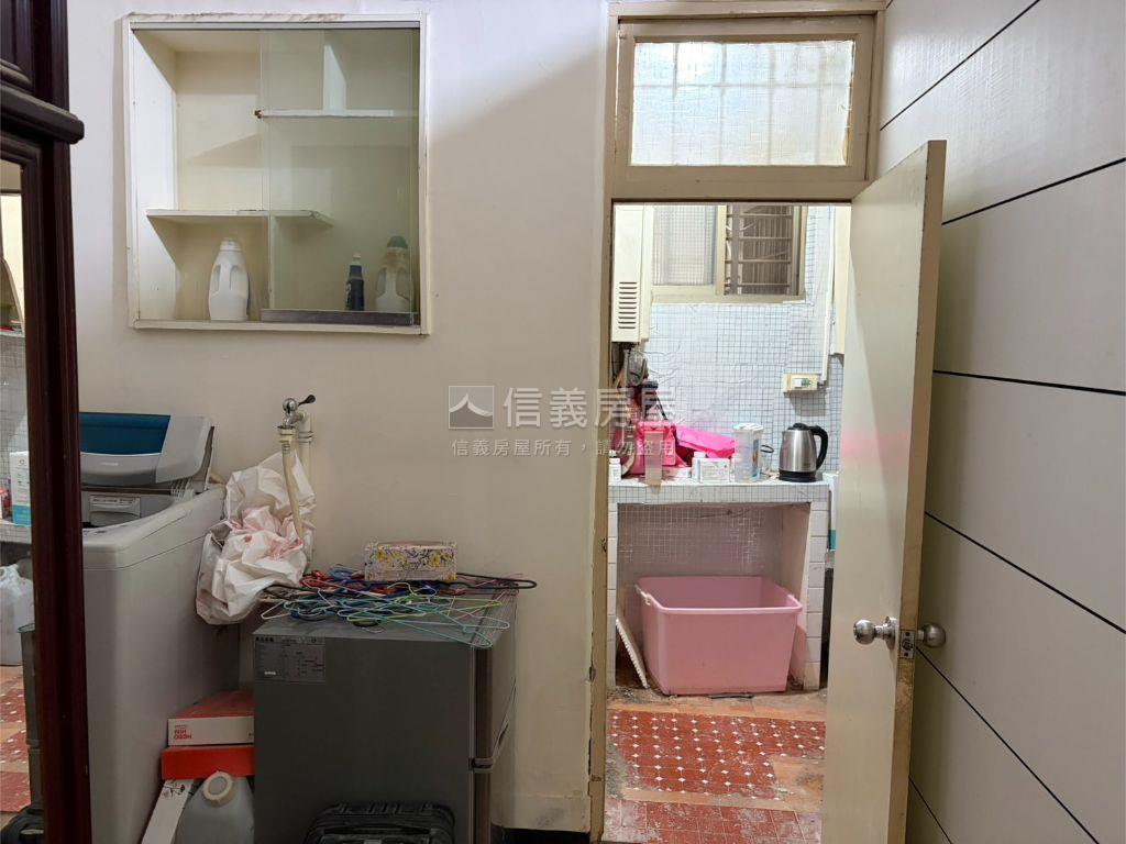 近捷運２樓公寓房屋室內格局與周邊環境