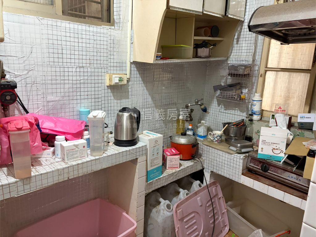 近捷運２樓公寓房屋室內格局與周邊環境