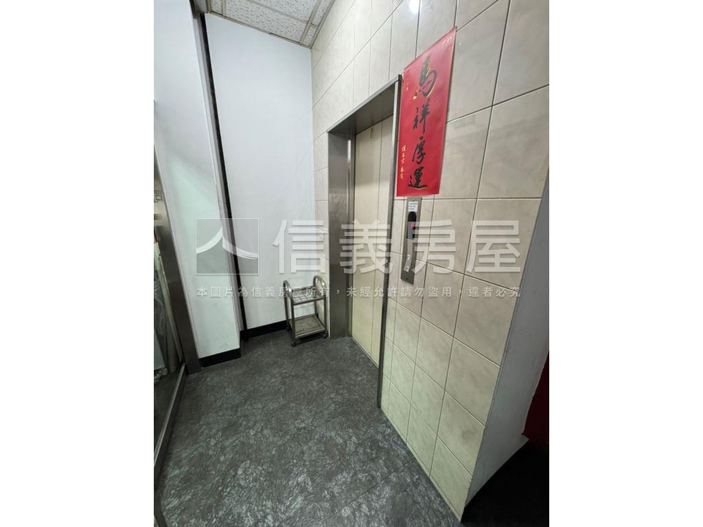 化成路電梯珠寶盒Ｃ房屋室內格局與周邊環境