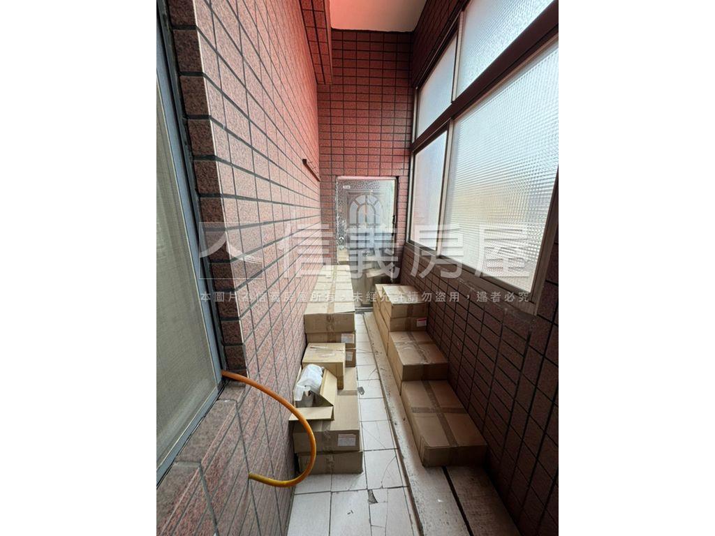 化成路電梯珠寶盒Ｃ房屋室內格局與周邊環境