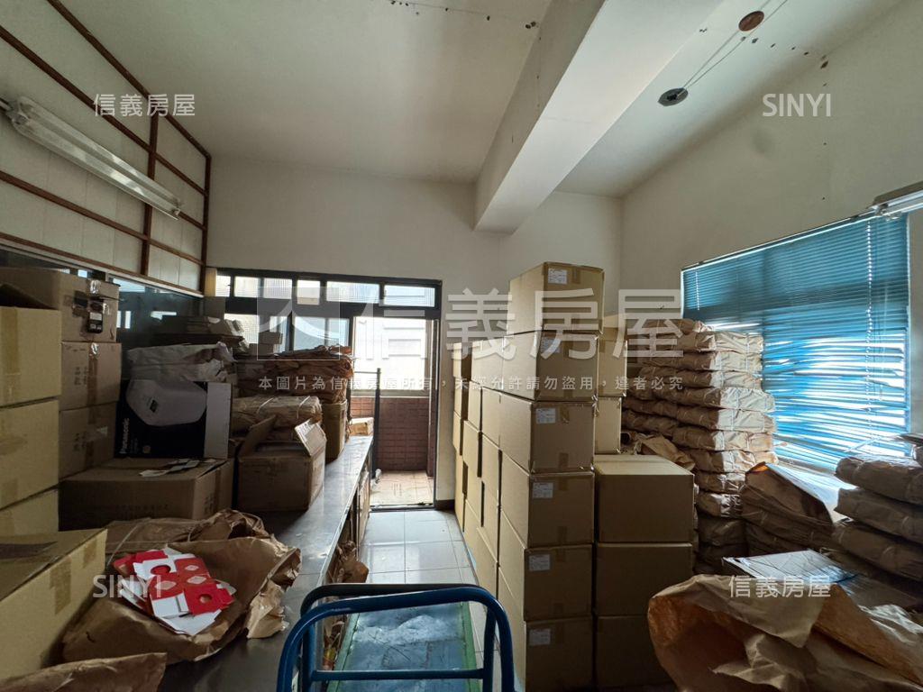 化成路電梯珠寶盒Ｃ房屋室內格局與周邊環境