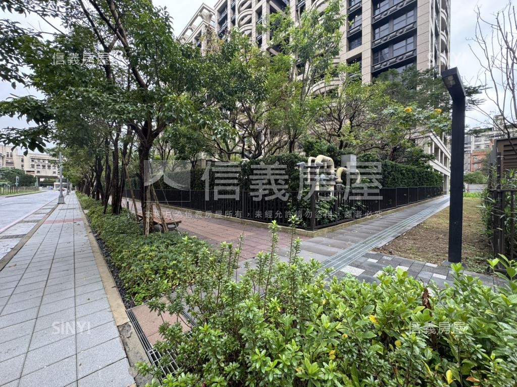 鼎實唯我兩房兩衛浴房屋室內格局與周邊環境