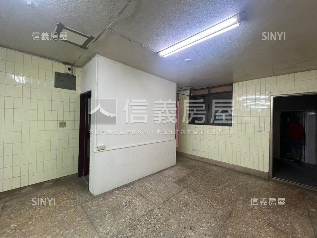 專任大直站旁金店面房屋室內格局與周邊環境