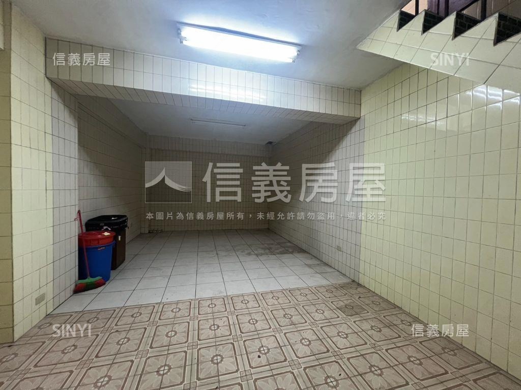 專任大直站旁金店面房屋室內格局與周邊環境