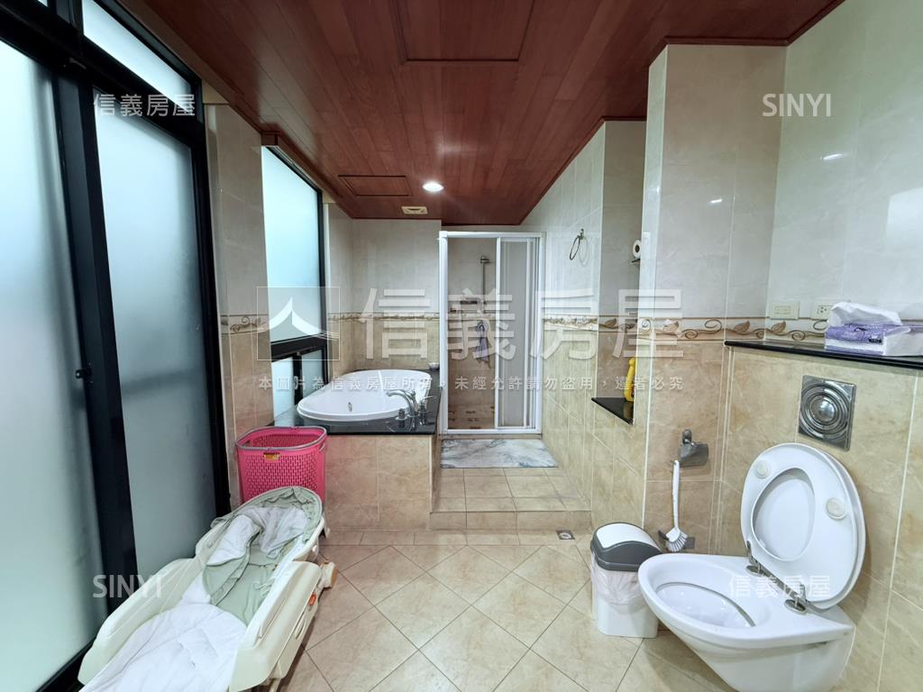 東區公園旁臨路大器雙車墅房屋室內格局與周邊環境