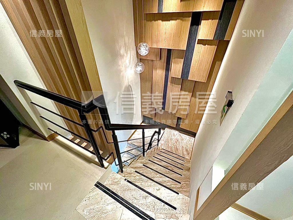 近未來。漢神百貨金店面房屋室內格局與周邊環境