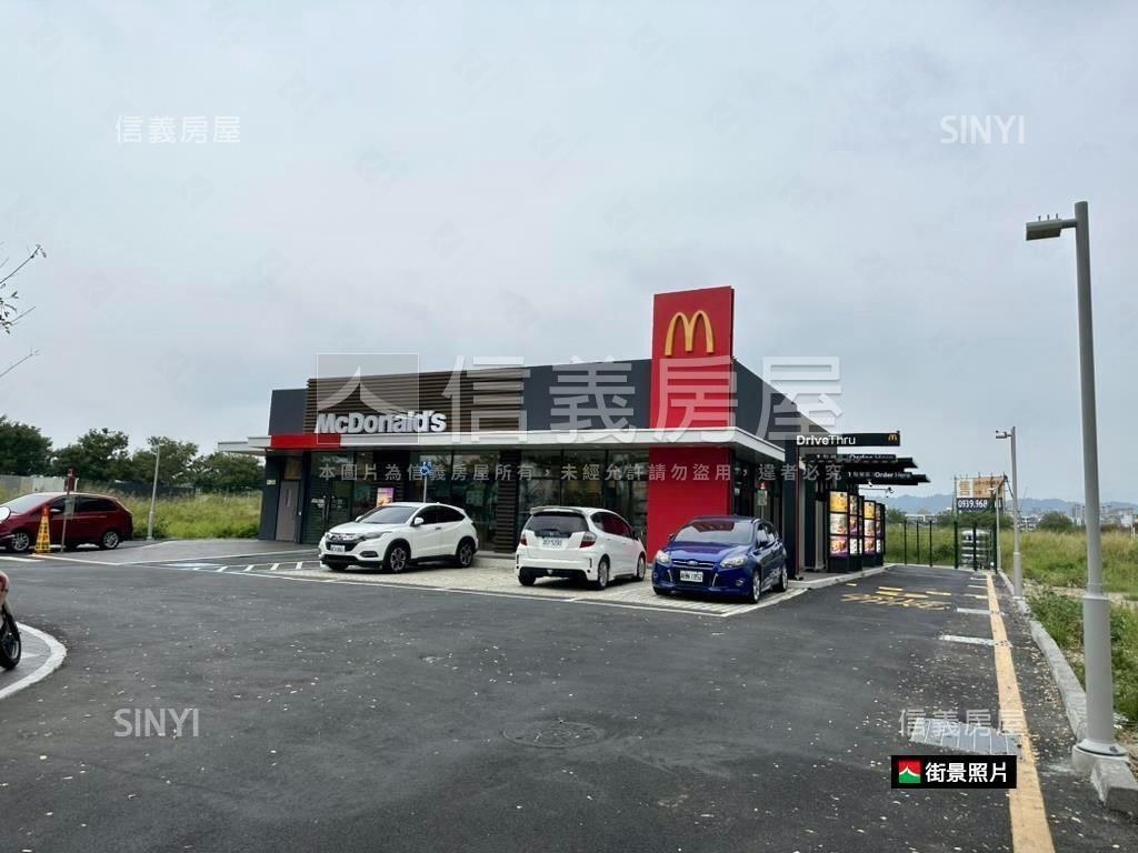 近未來。漢神百貨金店面房屋室內格局與周邊環境