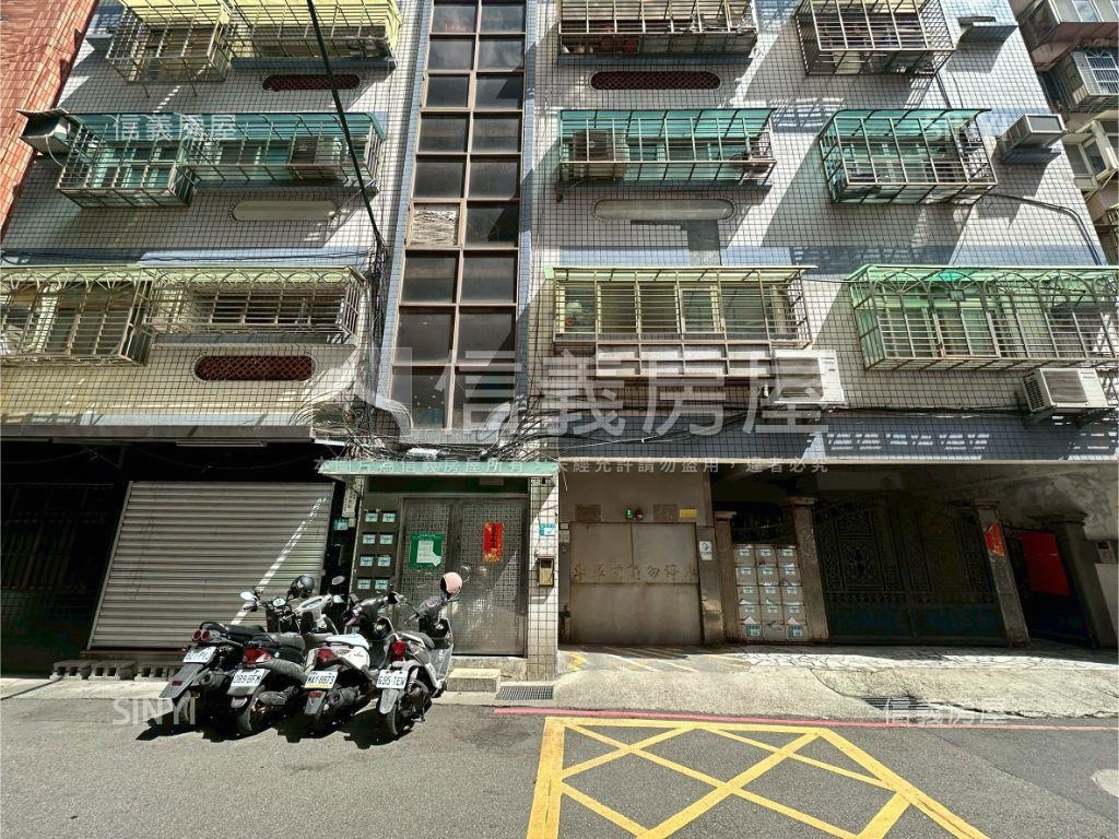 佳瑪商場＊空間大三房車位房屋室內格局與周邊環境