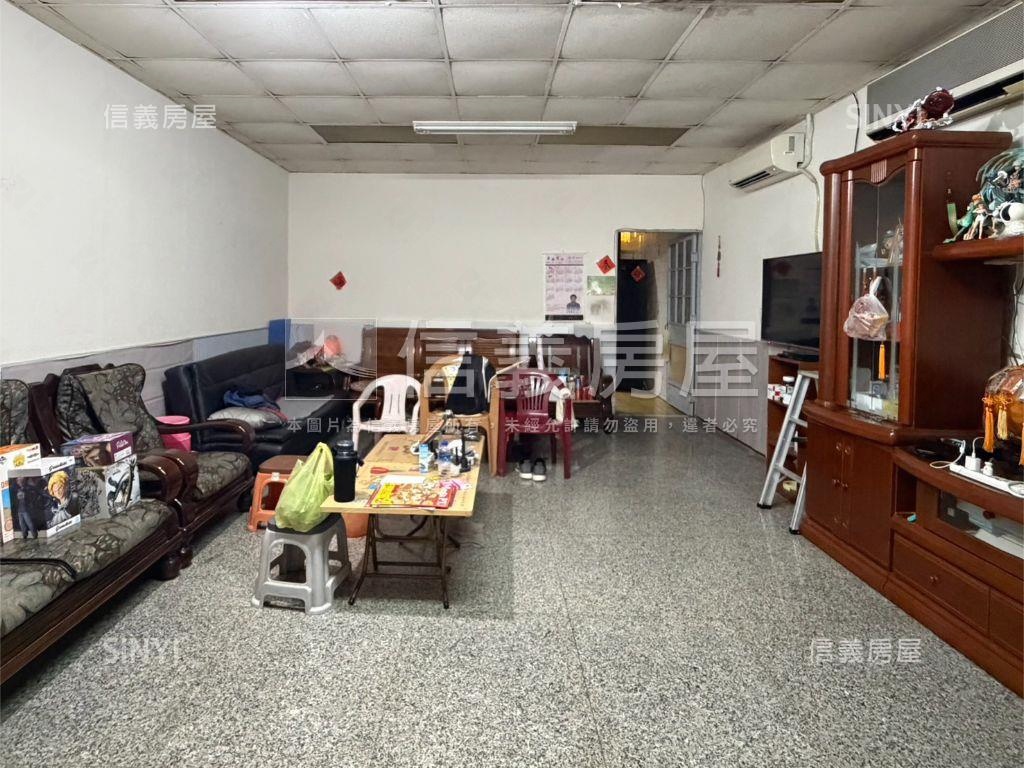 南區水萍塭旁約十米路透天房屋室內格局與周邊環境