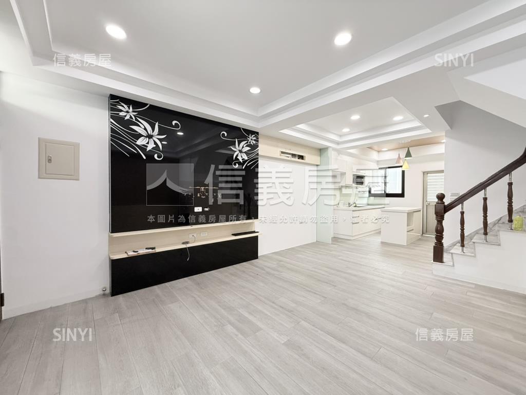 東區府連路臨路透天房屋室內格局與周邊環境