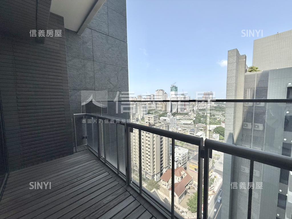 專鳳凰會４面採光三房平車房屋室內格局與周邊環境