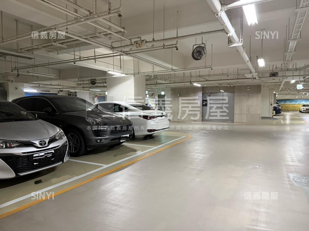 專鳳凰會４面採光三房平車房屋室內格局與周邊環境