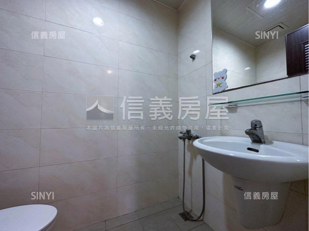 近鼎中商圈雙衛浴２房房屋室內格局與周邊環境