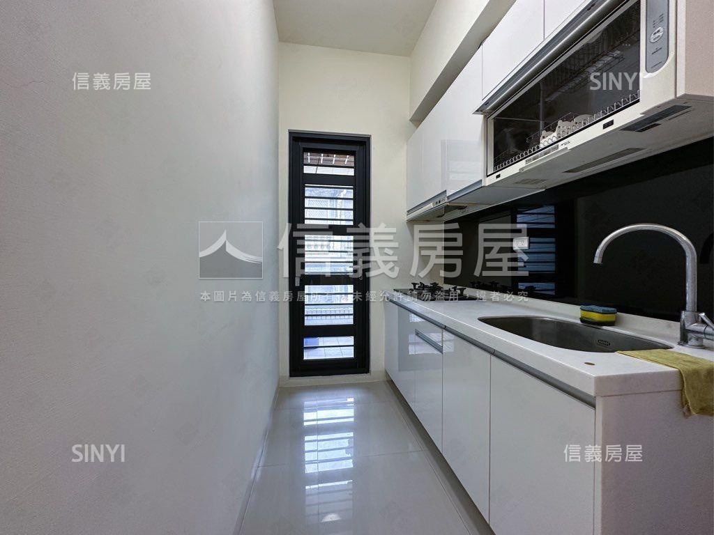 近鼎中商圈雙衛浴２房房屋室內格局與周邊環境