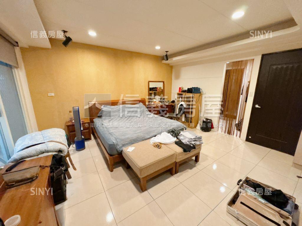 皇昱綠尊近快速道路美透天房屋室內格局與周邊環境