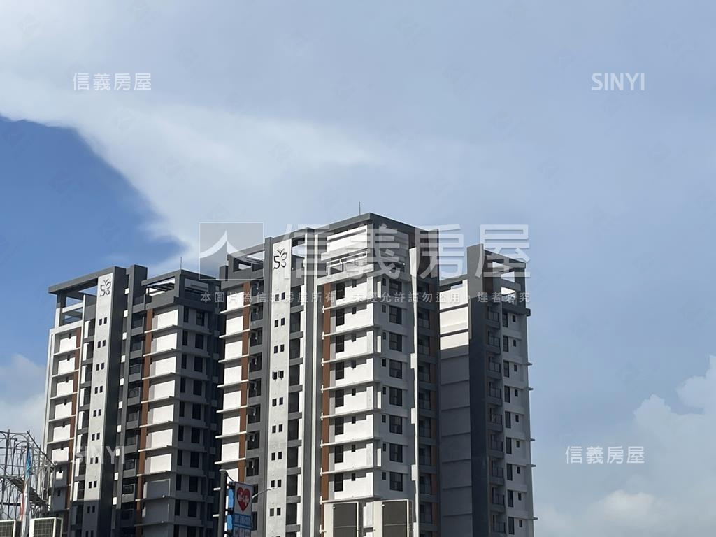 頂新特區首綻邊間兩房平車房屋室內格局與周邊環境