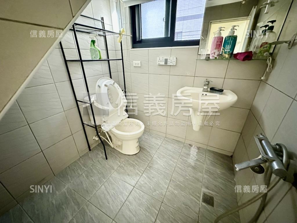 龍井藝術街邊間臨路透天房屋室內格局與周邊環境