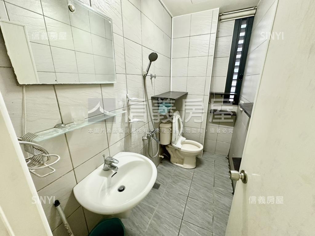 龍井藝術街邊間臨路透天房屋室內格局與周邊環境