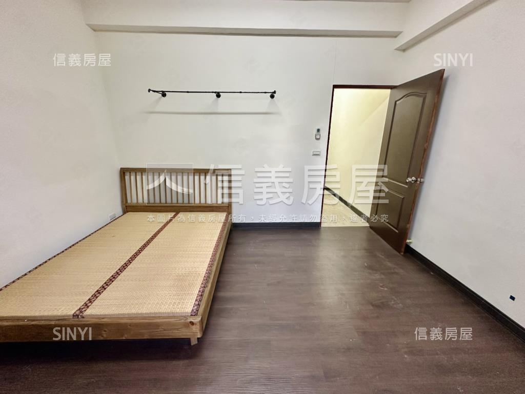 龍井藝術街邊間臨路透天房屋室內格局與周邊環境