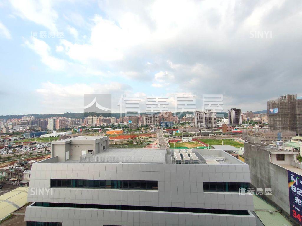 遠眺山景鉑悅兩房車位房屋室內格局與周邊環境