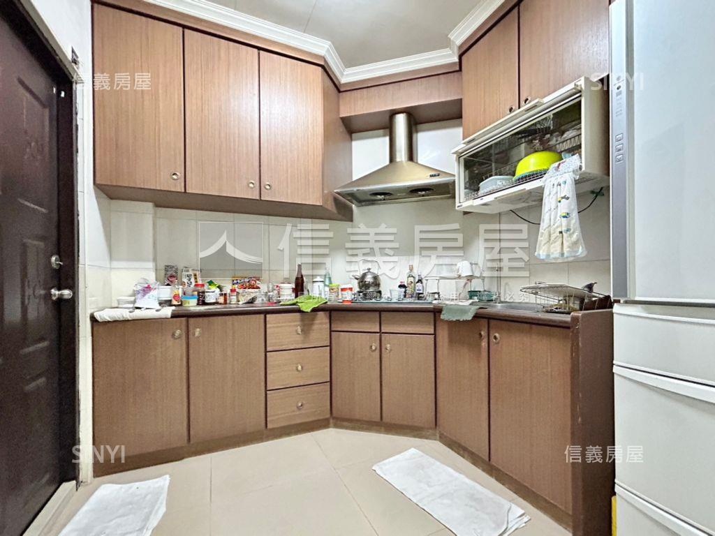 小港正街質感面寬透天房屋室內格局與周邊環境