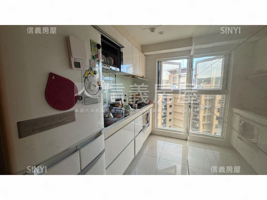 伯爵花園三房車位房屋室內格局與周邊環境