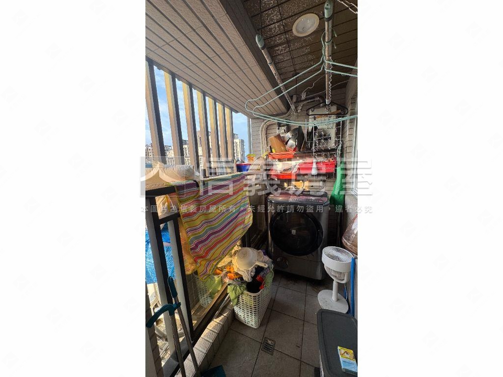 伯爵花園三房車位房屋室內格局與周邊環境