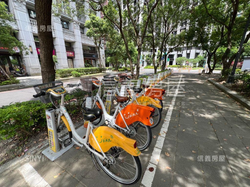 伯爵花園三房車位房屋室內格局與周邊環境