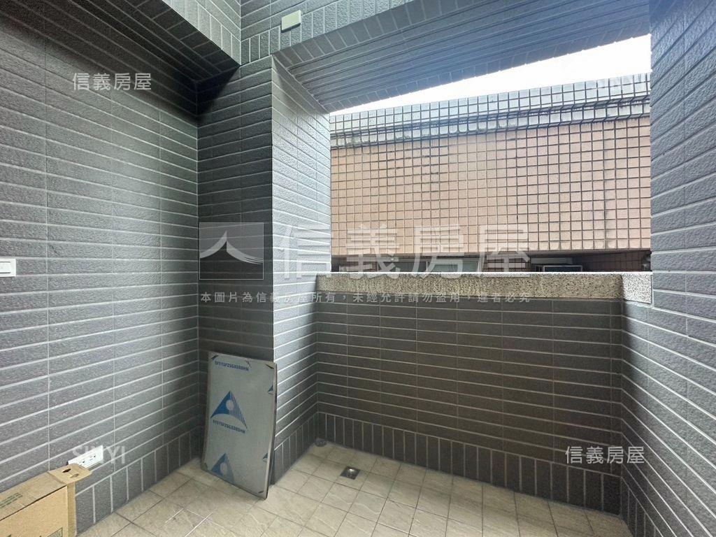 近捷運海山新宿２房車位房屋室內格局與周邊環境