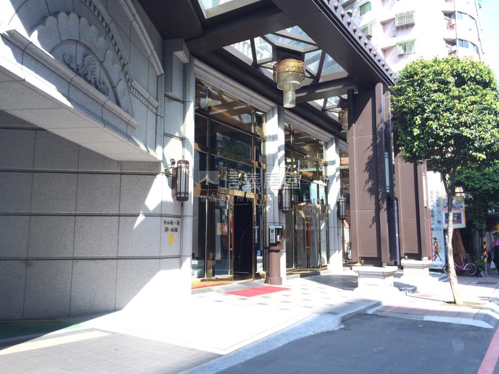 頂溪捷運挑高一樓房屋室內格局與周邊環境