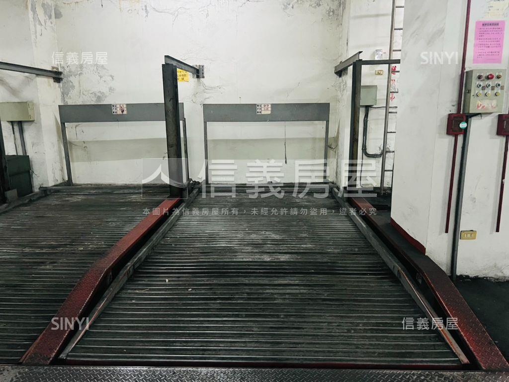 愛人１房含車位房屋室內格局與周邊環境