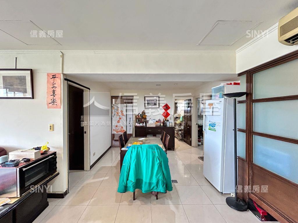 水築館面河景三房車位房屋室內格局與周邊環境