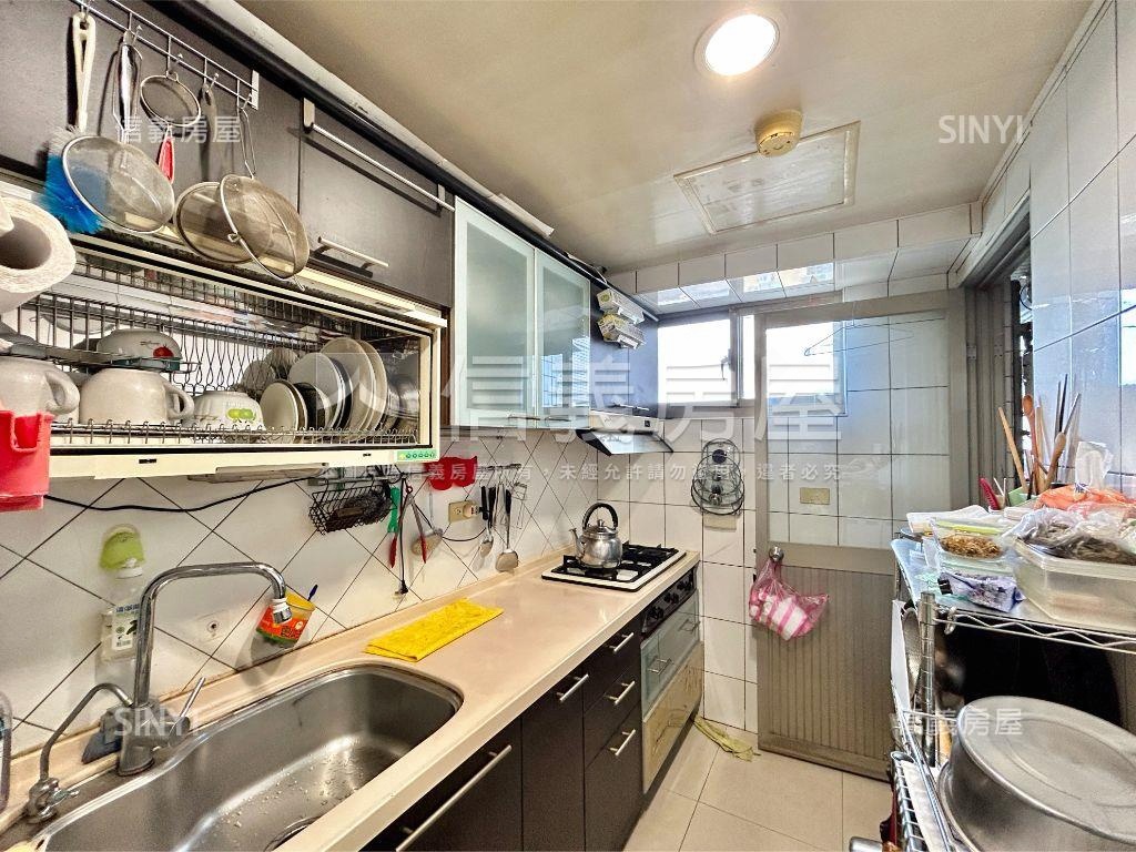 水築館面河景三房車位房屋室內格局與周邊環境