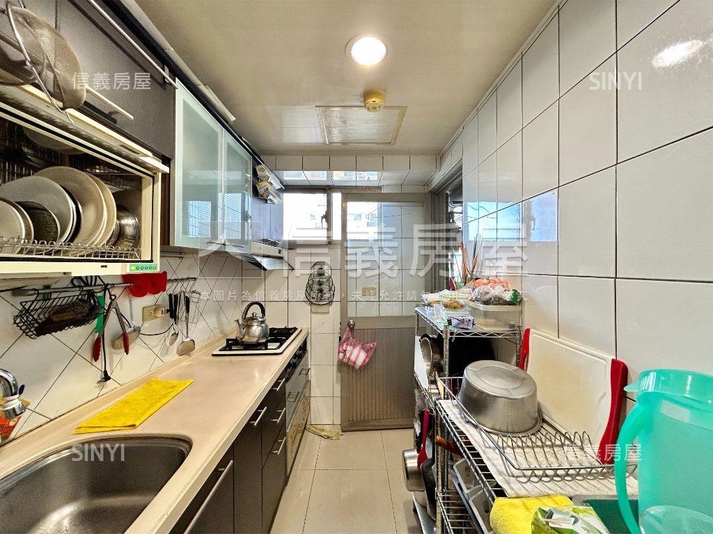 水築館面河景三房車位房屋室內格局與周邊環境