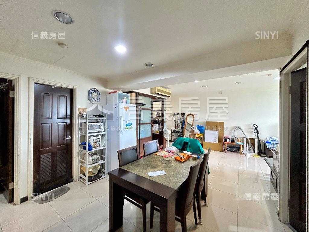 水築館面河景三房車位房屋室內格局與周邊環境