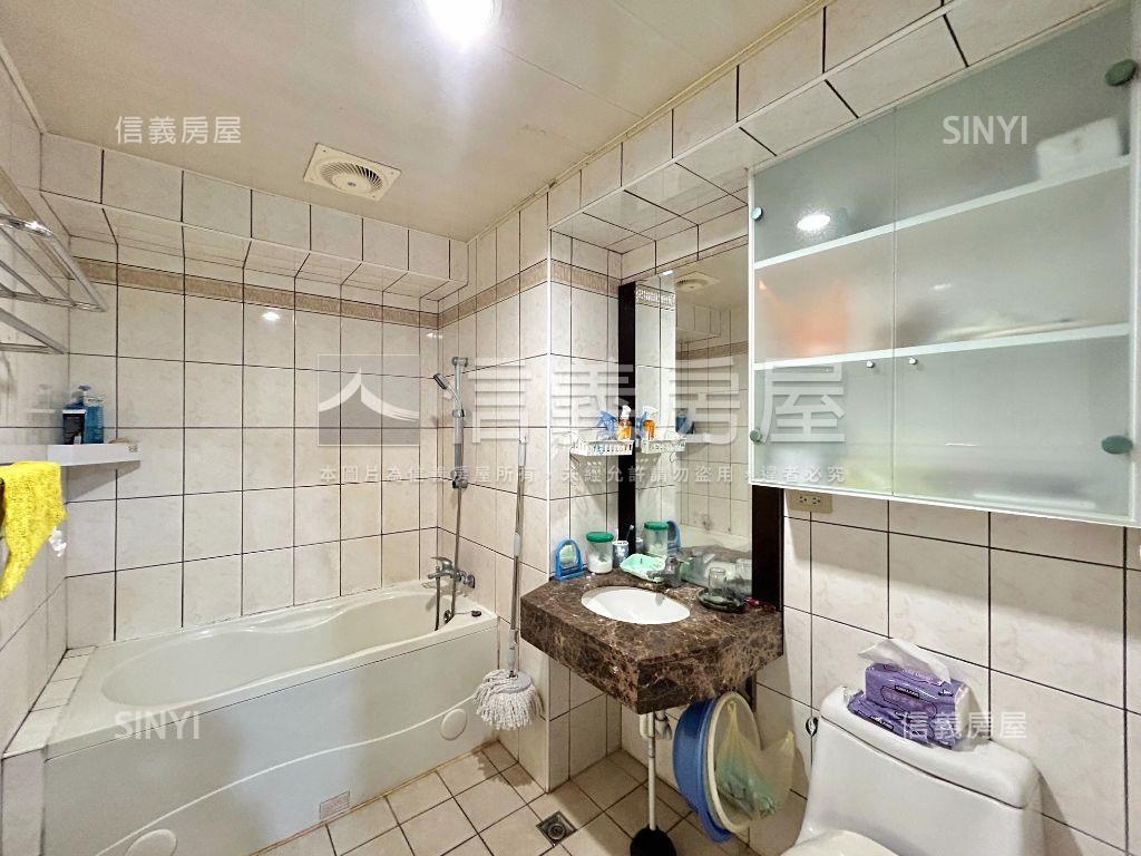 水築館面河景三房車位房屋室內格局與周邊環境