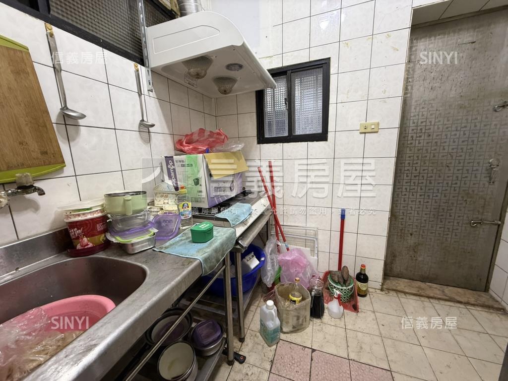 近市場邊間優質一樓房屋室內格局與周邊環境