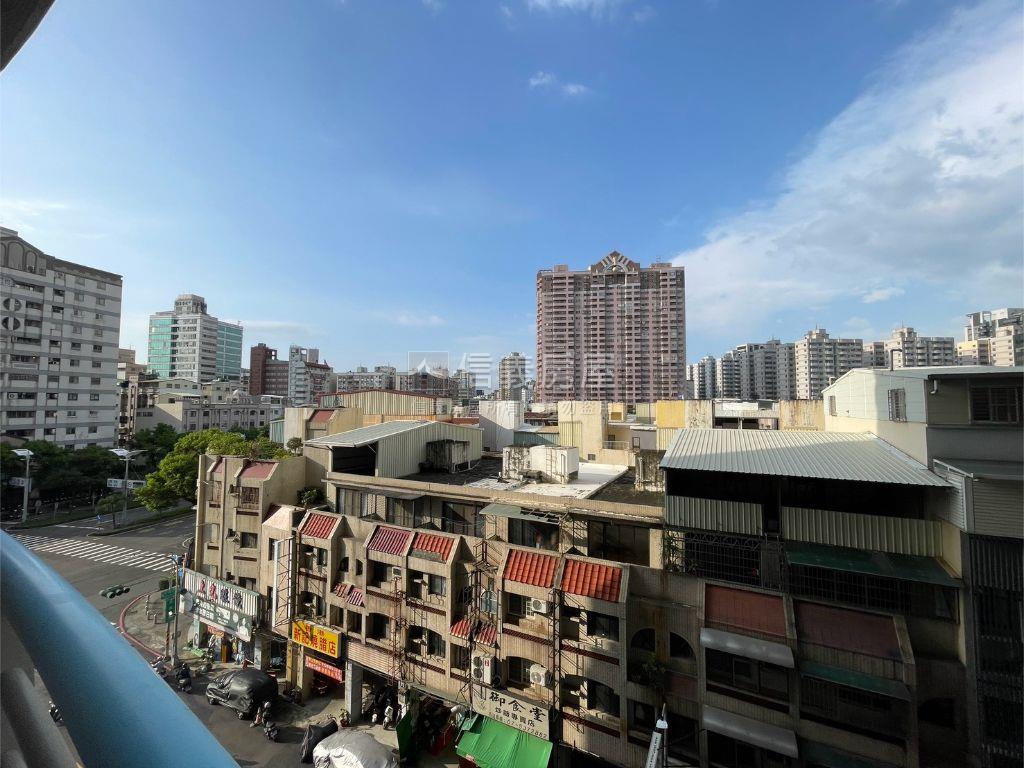 皇家貴賓三房平車房屋室內格局與周邊環境