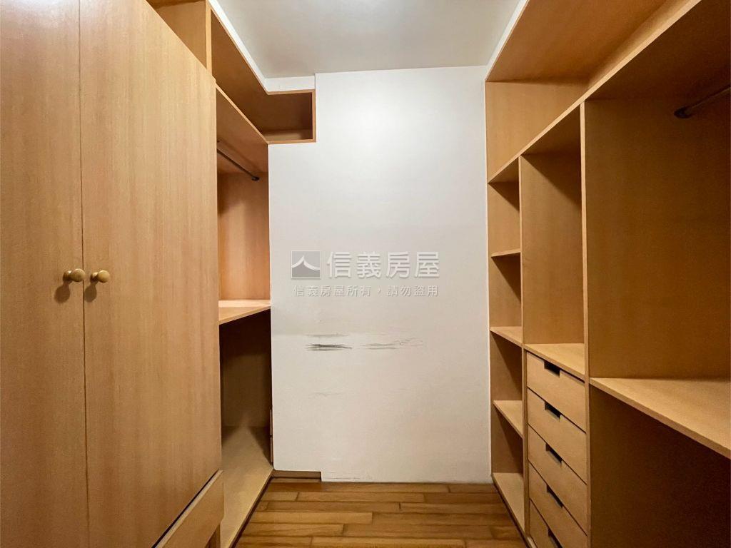 皇家貴賓三房平車房屋室內格局與周邊環境
