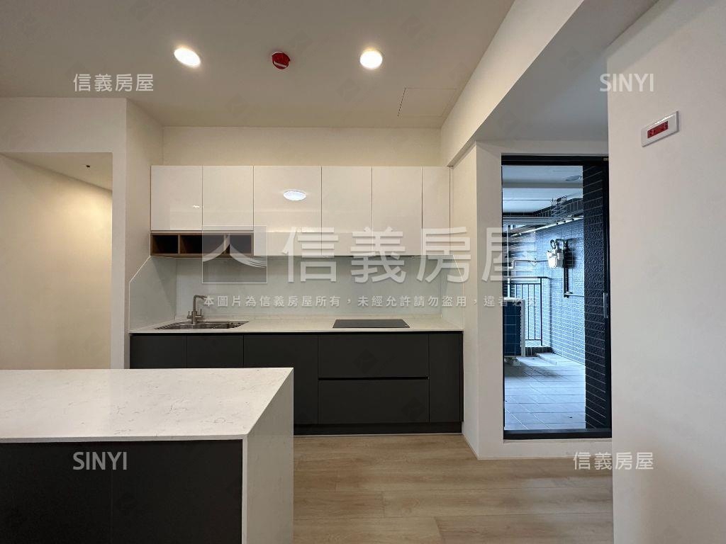 人人幸福中高樓層三房平車房屋室內格局與周邊環境