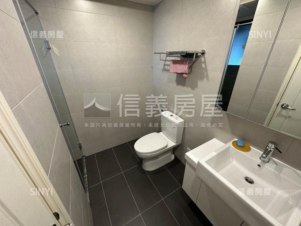 人人幸福中高樓層三房平車房屋室內格局與周邊環境