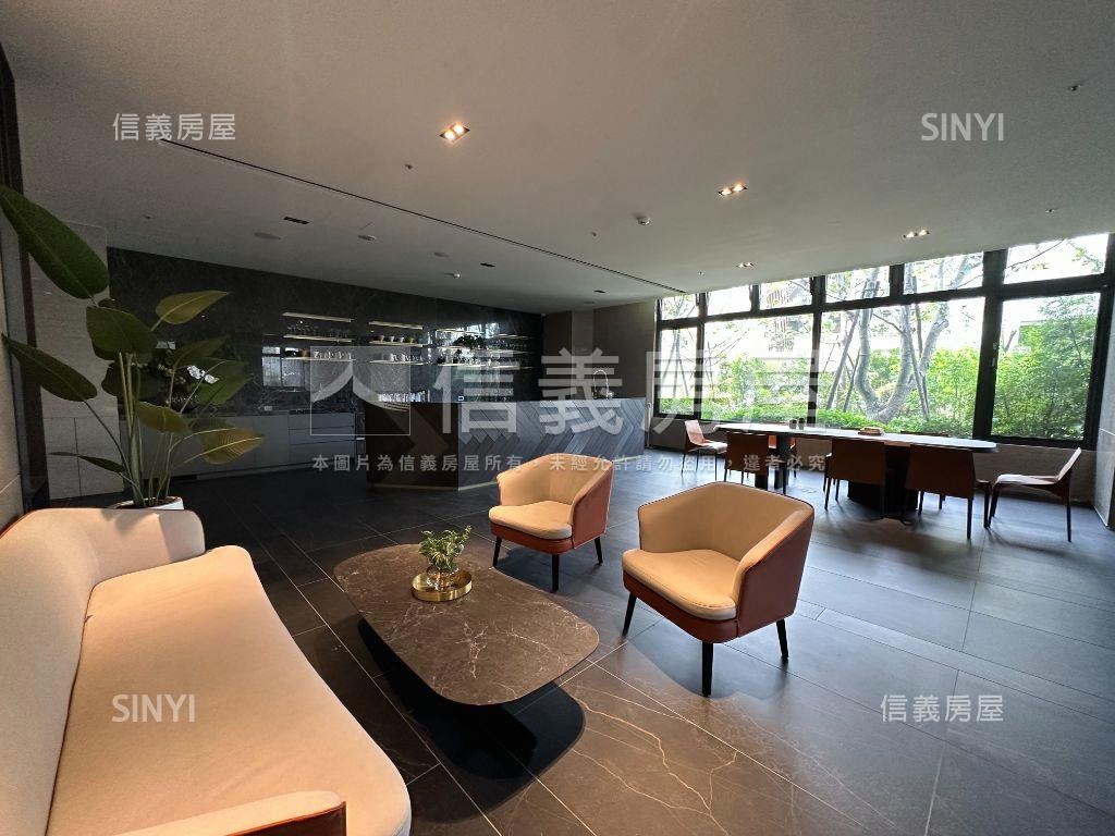 人人幸福中高樓層三房平車房屋室內格局與周邊環境