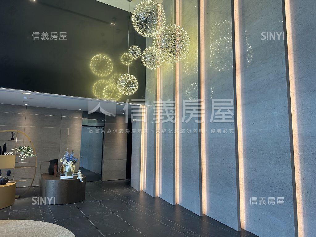 人人幸福中高樓層三房平車房屋室內格局與周邊環境