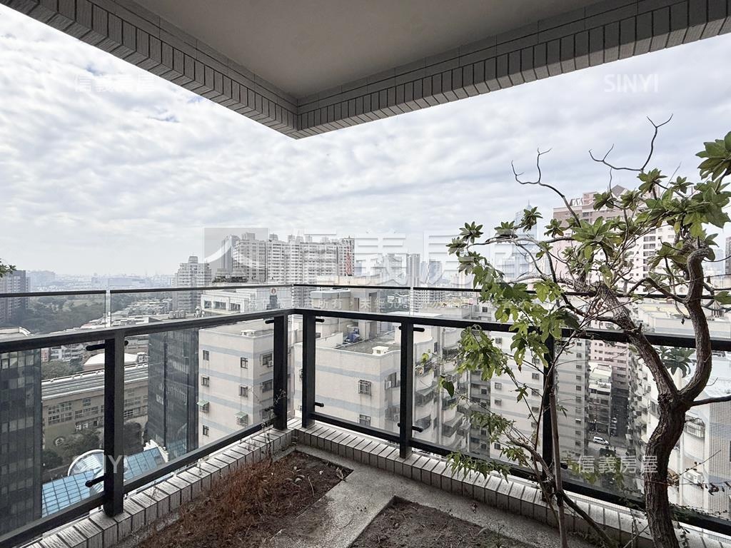 三發晶沙絕美兩房車位房屋室內格局與周邊環境