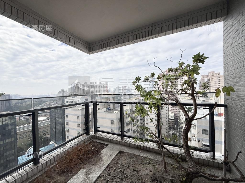 三發晶沙絕美兩房車位房屋室內格局與周邊環境